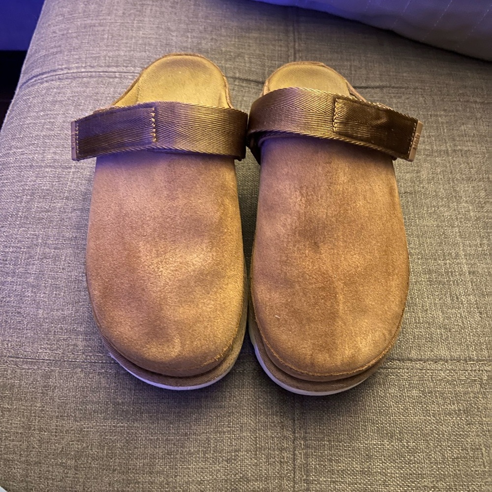 Ugg clogs